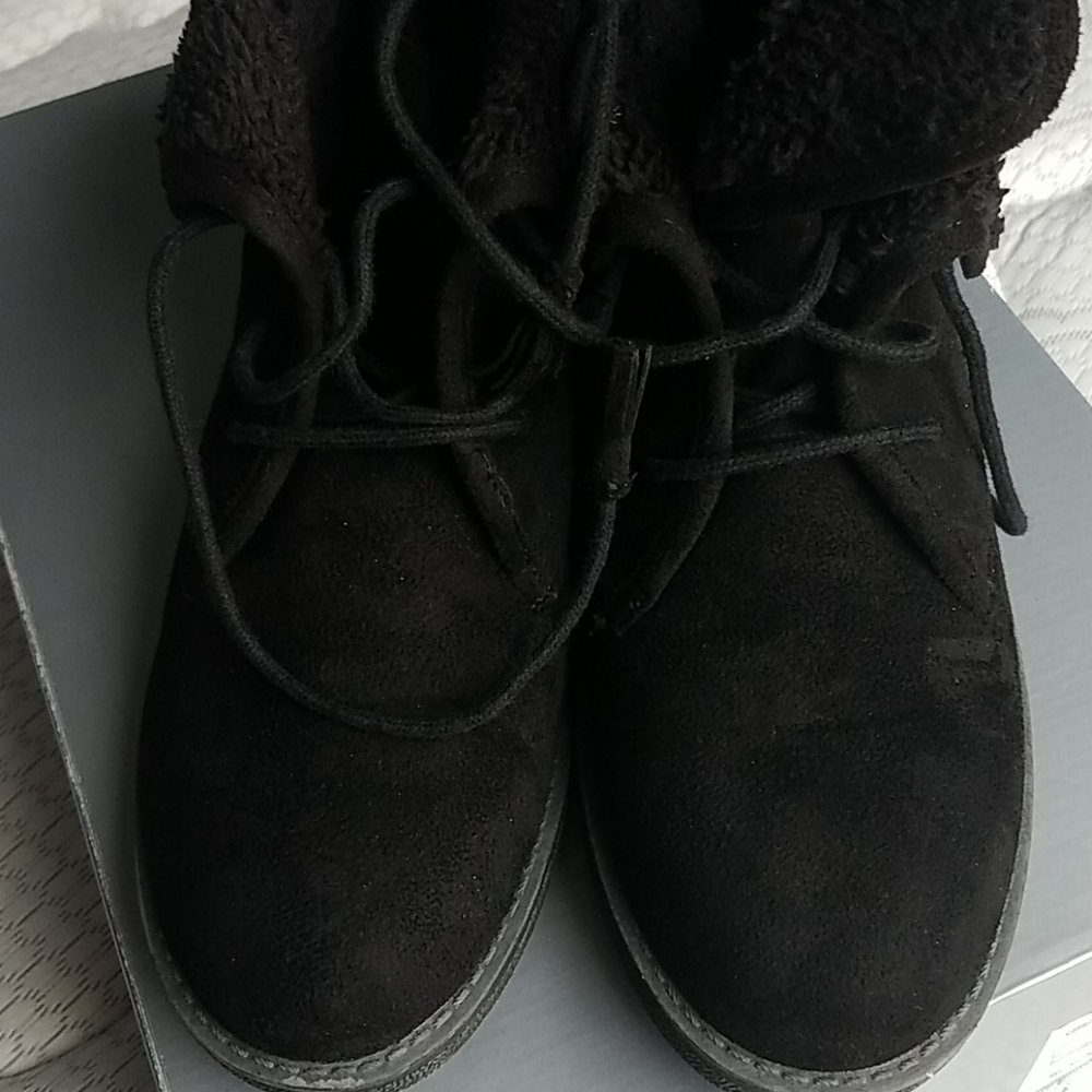 Boots - Picture 4 of 4